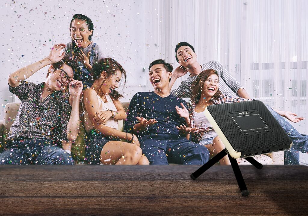 Rayo with friends partying