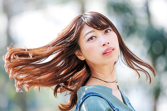 Hair toss at 1/2000 sec