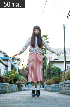 ภาพเคลื่อนไหว GIF แสดงการเปรียบเทียบภาพกระโดดที่ระยะ 50 มม. และ 200 มม.