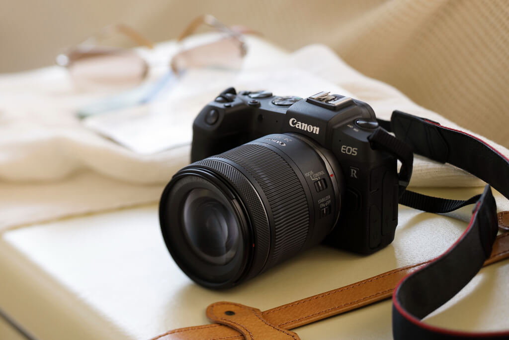 EOS RP mounted with RF24-105 f/4-7.1 IS STM on a leather suitcase