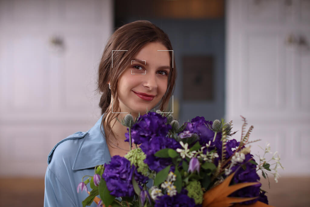 Portrait showing Eye Detection AF frame