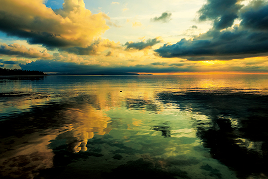 Seascape reflection at 27mm
