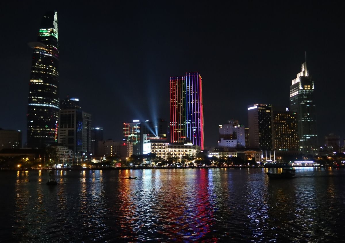 Night scene shot on PowerShot G7 X Mark III