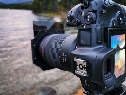 EOS R + RF15-35mm f/2.8L IS USM on a tripod