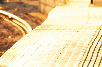 Closeup of platform with preserved highlight details