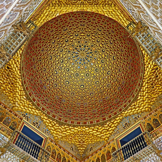 Overhead shot of ceiling art(PowerShot G5 X Mark II)