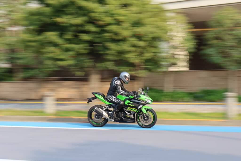 Panning shot (PowerShot G5 X Mark II)