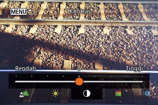 Slider Bantuan Kreatif (Kontras)