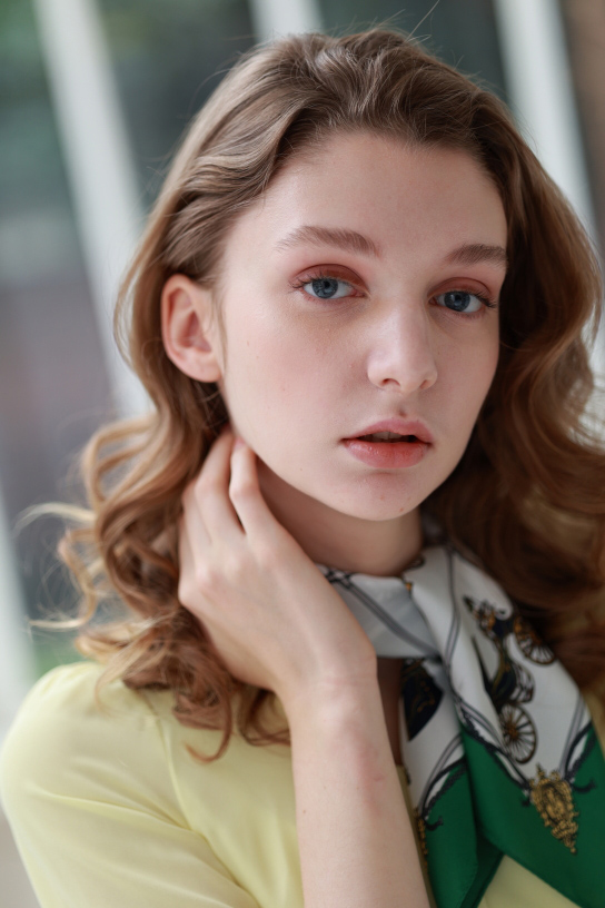 Chest-up portrait of girl