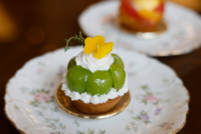 Fruit tart with dish in background