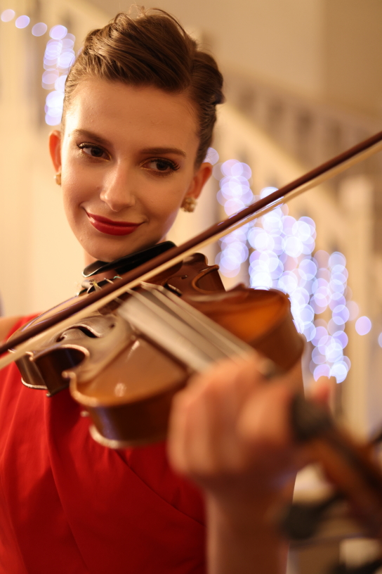 Violinist portrait with bokeh lights
