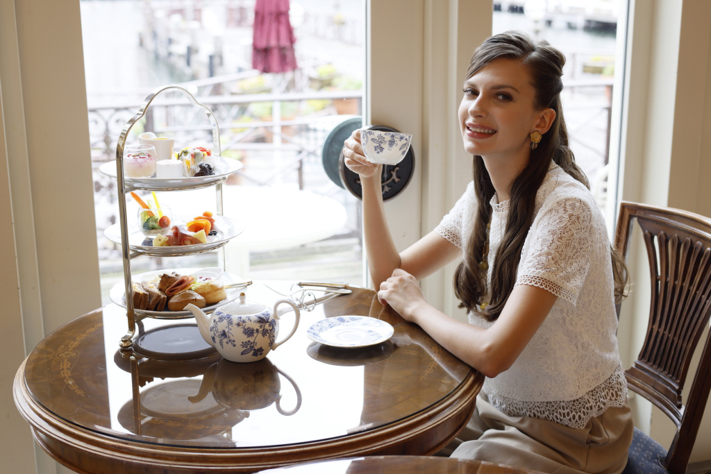 Cafe portrait in natural light