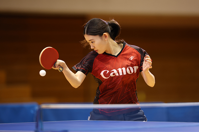 Table tennis action photo, sharp